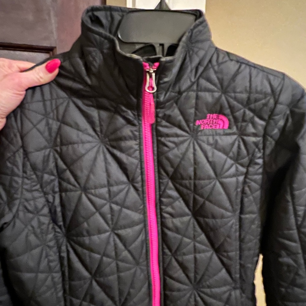Lightly worn North Face Women’s black and pink jacket size small